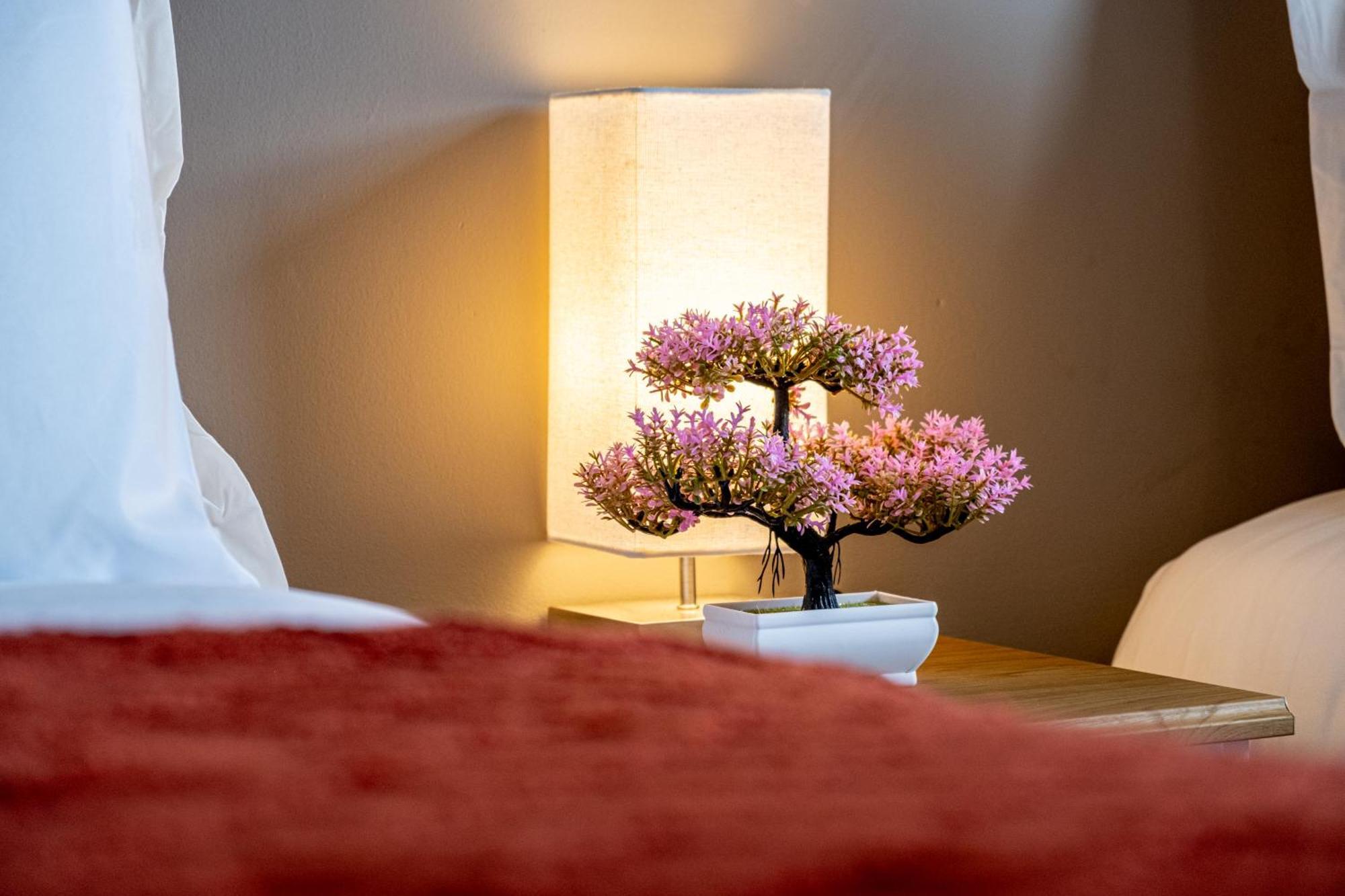 Anime Suite - Central And Free Parking With Netflix Birmingham Bagian luar foto