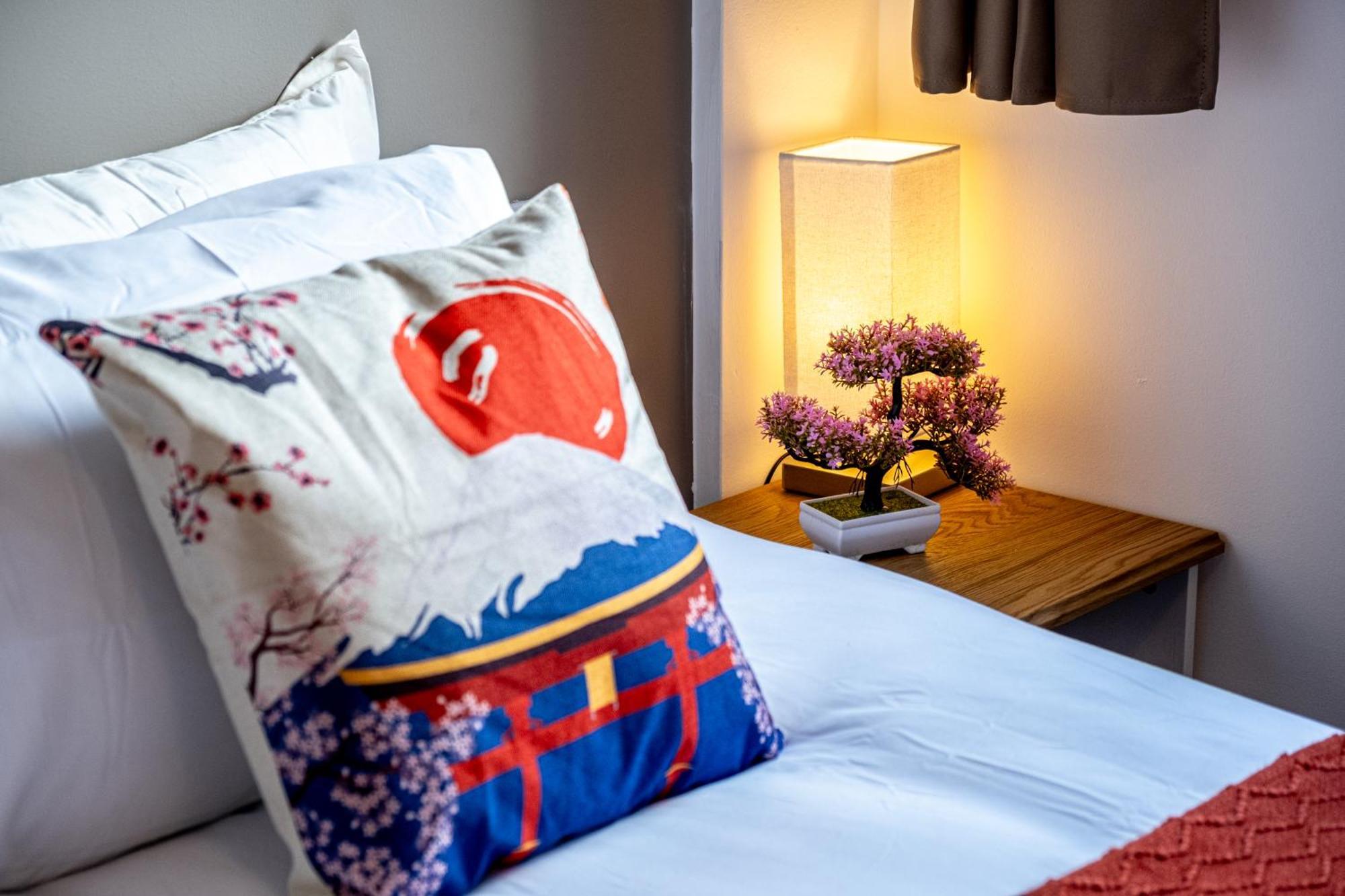 Anime Suite - Central And Free Parking With Netflix Birmingham Bagian luar foto