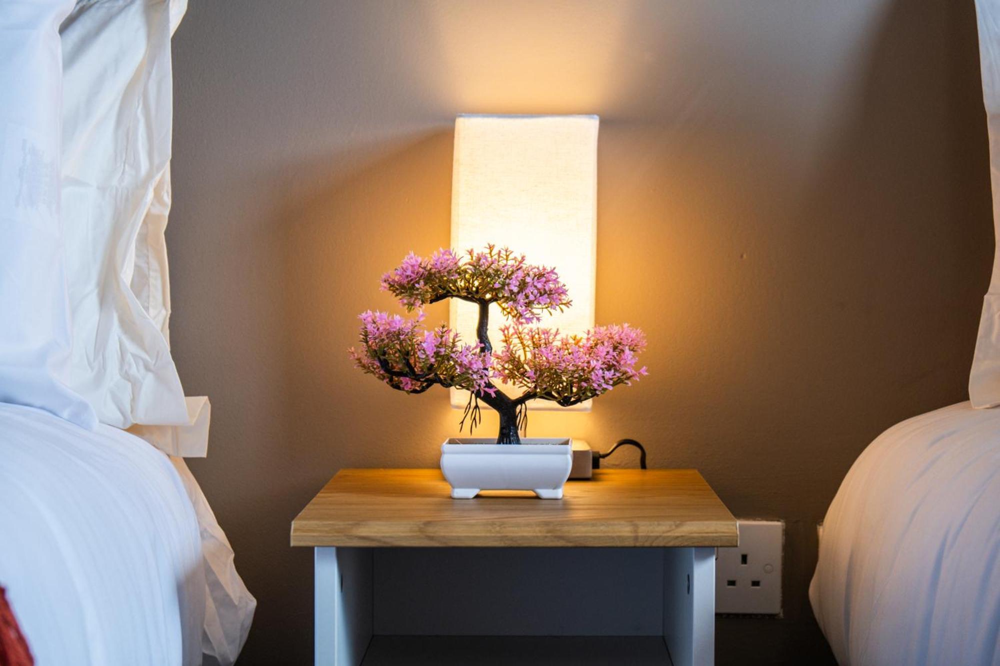 Anime Suite - Central And Free Parking With Netflix Birmingham Bagian luar foto