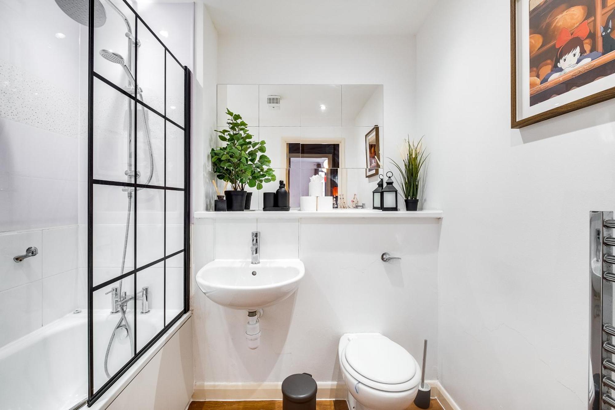 Anime Suite - Central And Free Parking With Netflix Birmingham Bagian luar foto